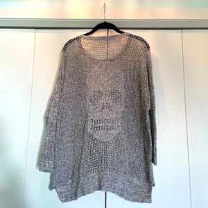 Mesh sweater with skull print